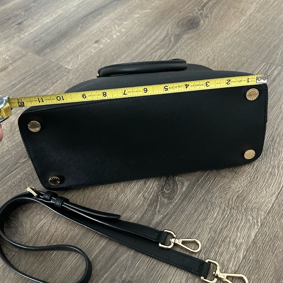 Michael Kors Cindy Dome LG Satchel Black & Gold Saffiano Leather - Picture 11 of 12